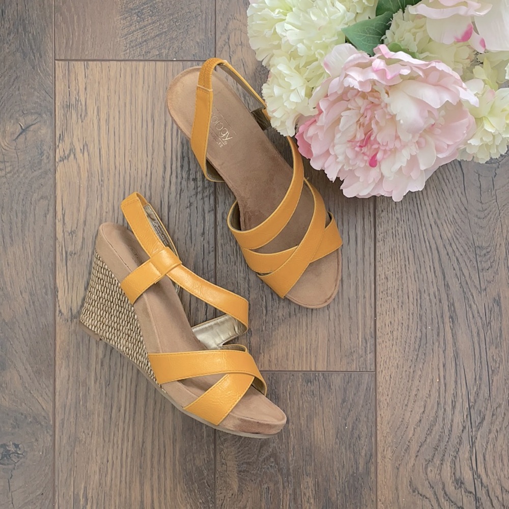 Aerology Yellow Wedges